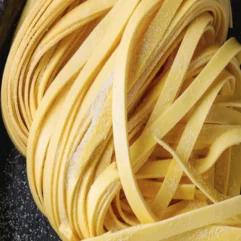 FETTUCCINE AL RAGU’
